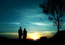 Khi yêu, người ta nhìn nhau hay nhìn về một hướng?