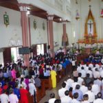 Thánh lễ cao điểm Tuần Chầu lượt giáo xứ Mẫu Lâm: 60 em rước lễ lần đầu