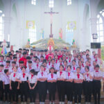 Đức cha Anphong ban bí tích Thêm sức tại giáo xứ Trung Hòa