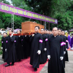 Hình ảnh (P3): Thánh lễ An táng Đức Cố Giám Mục Phaolô Maria Cao Đình Thuyên