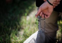 Những lời kinh dệt nên đời tôi