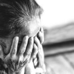 Mẹ ơi, con đã già rồi! Con ngồi nhớ mẹ, khóc như trẻ con…