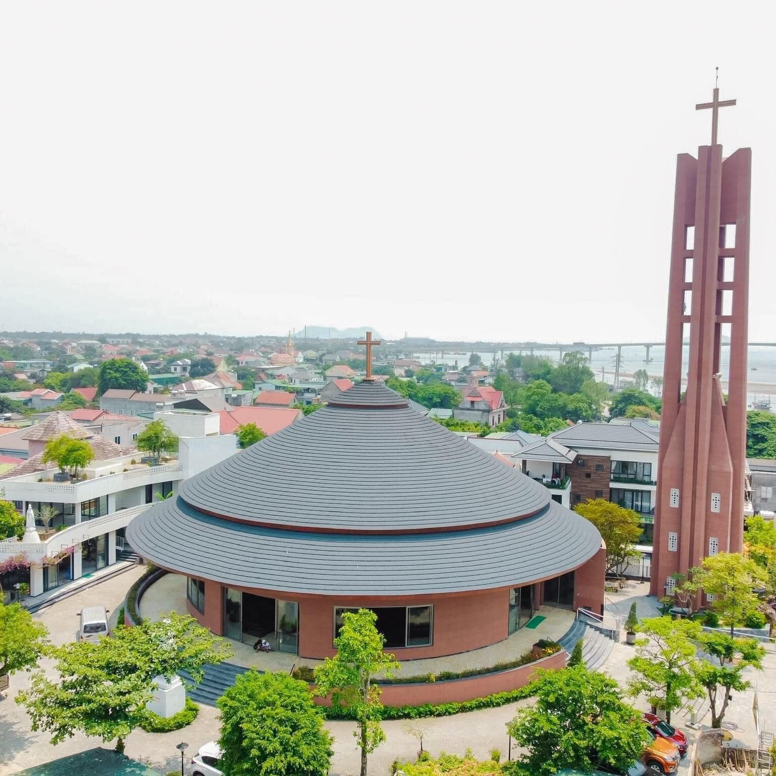 Video: Nhà thờ giáo họ Thịnh Lộc (xứ Trang Cảnh) – ngôi thánh đường có kiến trúc độc đáo tại Giáo phận Vinh