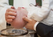 Bộ Giáo lý Đức tin: Cử hành bí tích Rửa tội với nghi thức được sửa đổi tùy tiện là không thành sự