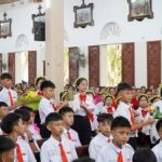 Thánh lễ ban bí tích Thêm Sức cho 149 em tại giáo xứ Quan Lãng